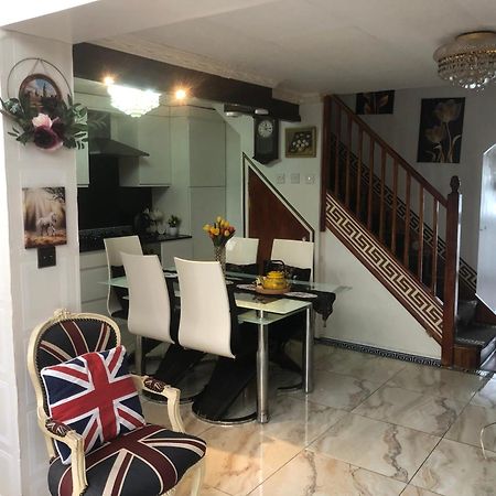Cheerful 4 Bedroom House With Garden Free Parking Londyn Zewnętrze zdjęcie