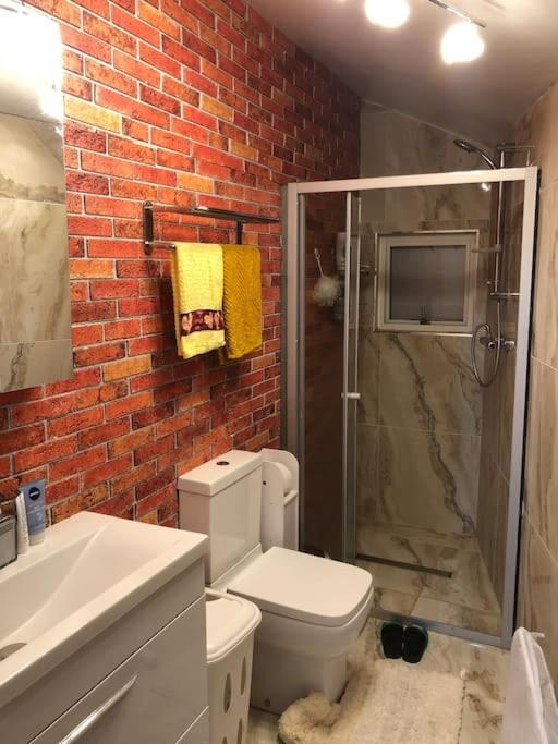 Cheerful 4 Bedroom House With Garden Free Parking Londyn Zewnętrze zdjęcie
