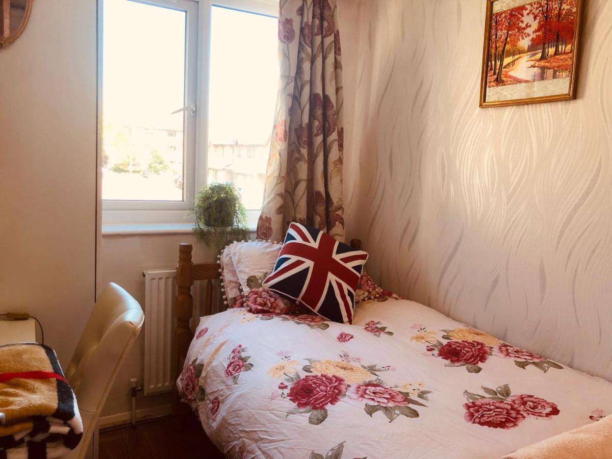 Cheerful 4 Bedroom House With Garden Free Parking Londyn Zewnętrze zdjęcie