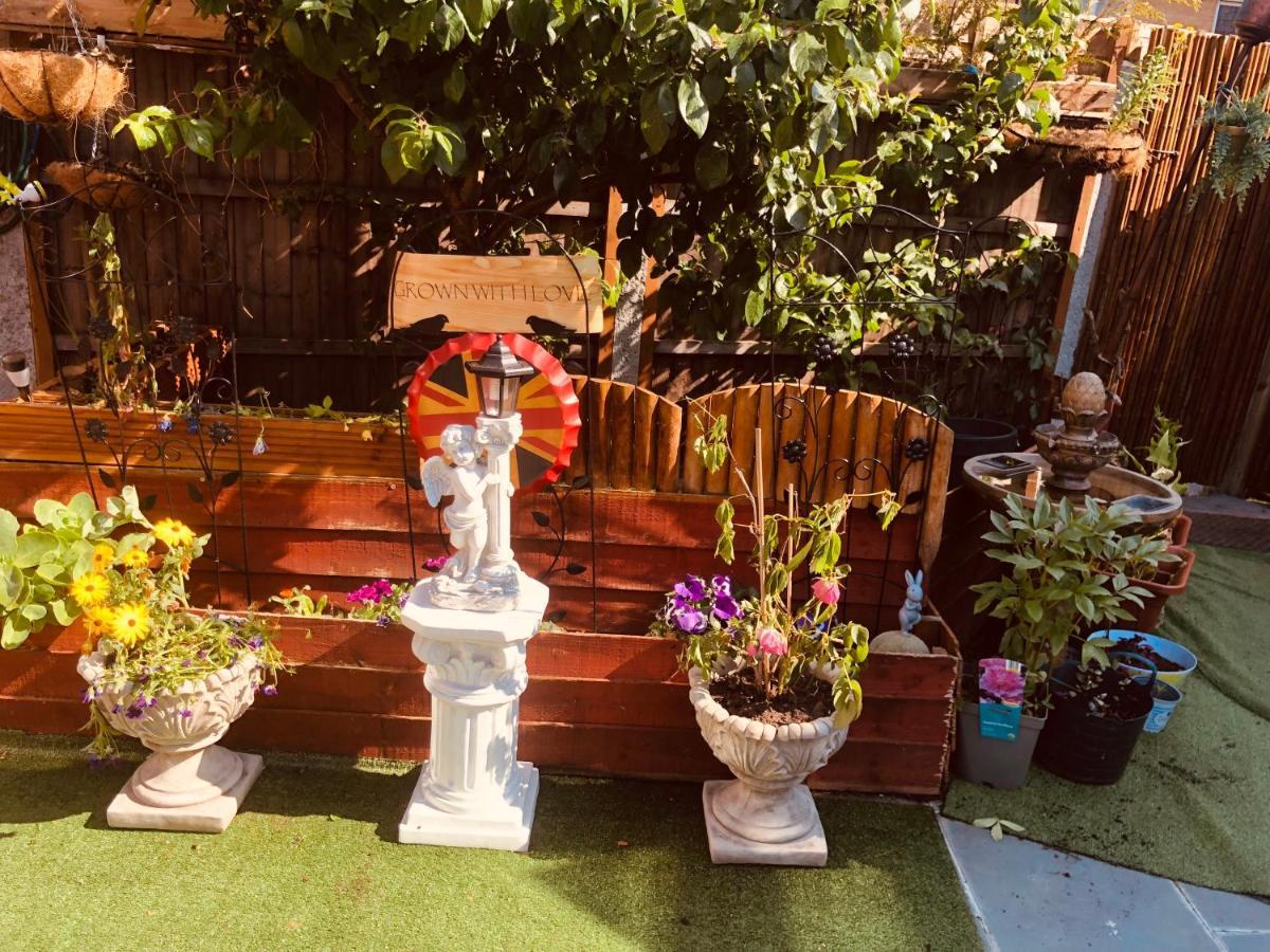 Cheerful 4 Bedroom House With Garden Free Parking Londyn Zewnętrze zdjęcie