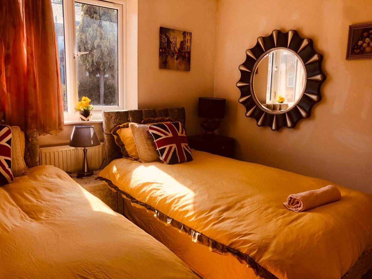 Cheerful 4 Bedroom House With Garden Free Parking Londyn Zewnętrze zdjęcie