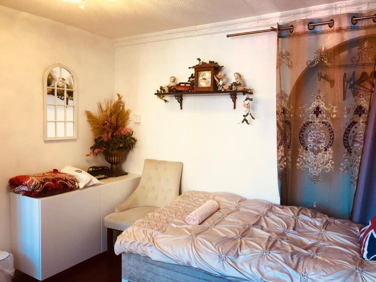 Cheerful 4 Bedroom House With Garden Free Parking Londyn Zewnętrze zdjęcie