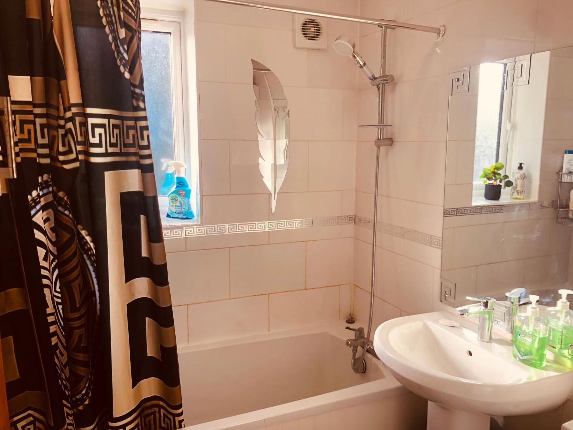 Cheerful 4 Bedroom House With Garden Free Parking Londyn Zewnętrze zdjęcie